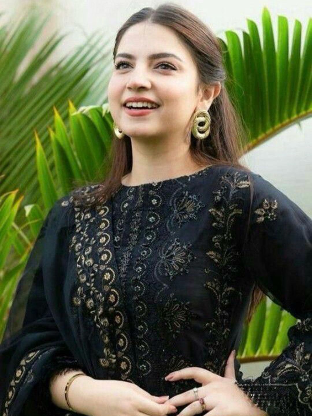 bruhani ethnic motifs embroidered georgette kurta with trousers & dupatta bruhani ethnic motifs embroidered georgette kurta with trousers & dupatta