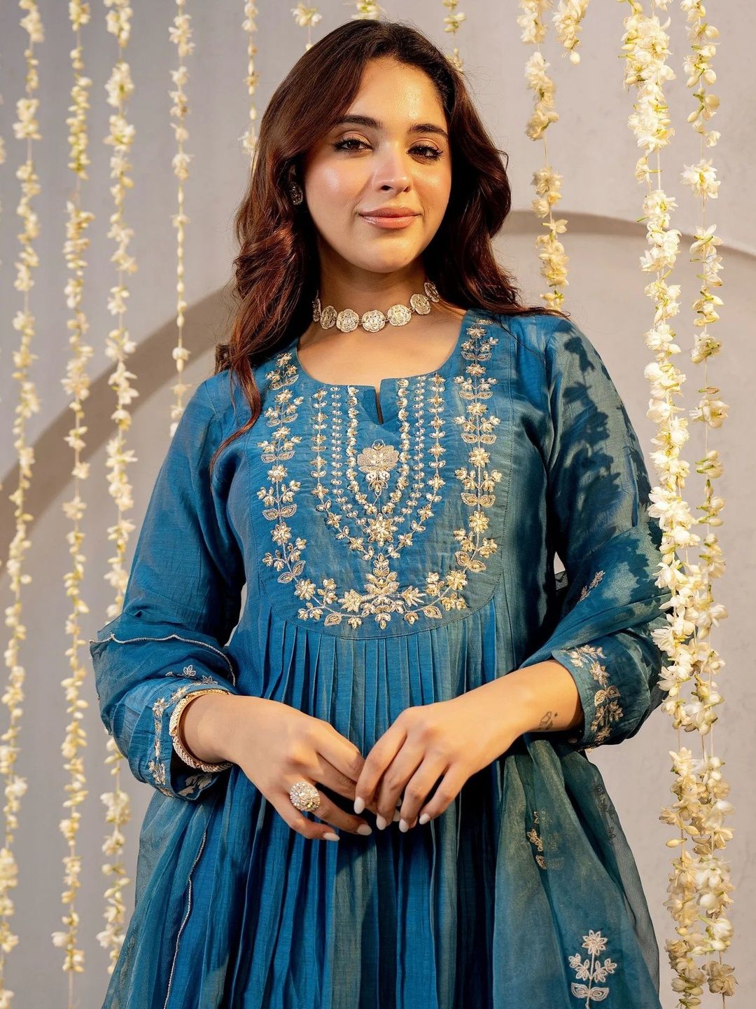 keitra women ethnic motifs embroidered thread work pure silk kurta with trousers & dupatta keitra women ethnic motifs embroidered thread work pure silk kurta with trousers & dupatta
