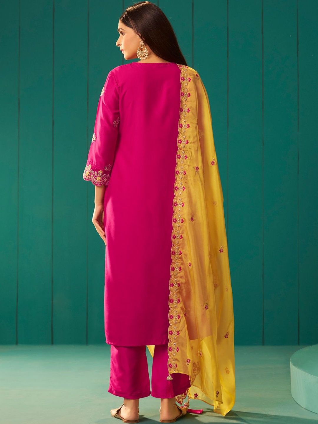 dresoul women ethnic motifs embroidered regular thread work kurta with trousers & with dupatta dresoul women ethnic motifs embroidered regular thread work kurta with trousers & with dupatta