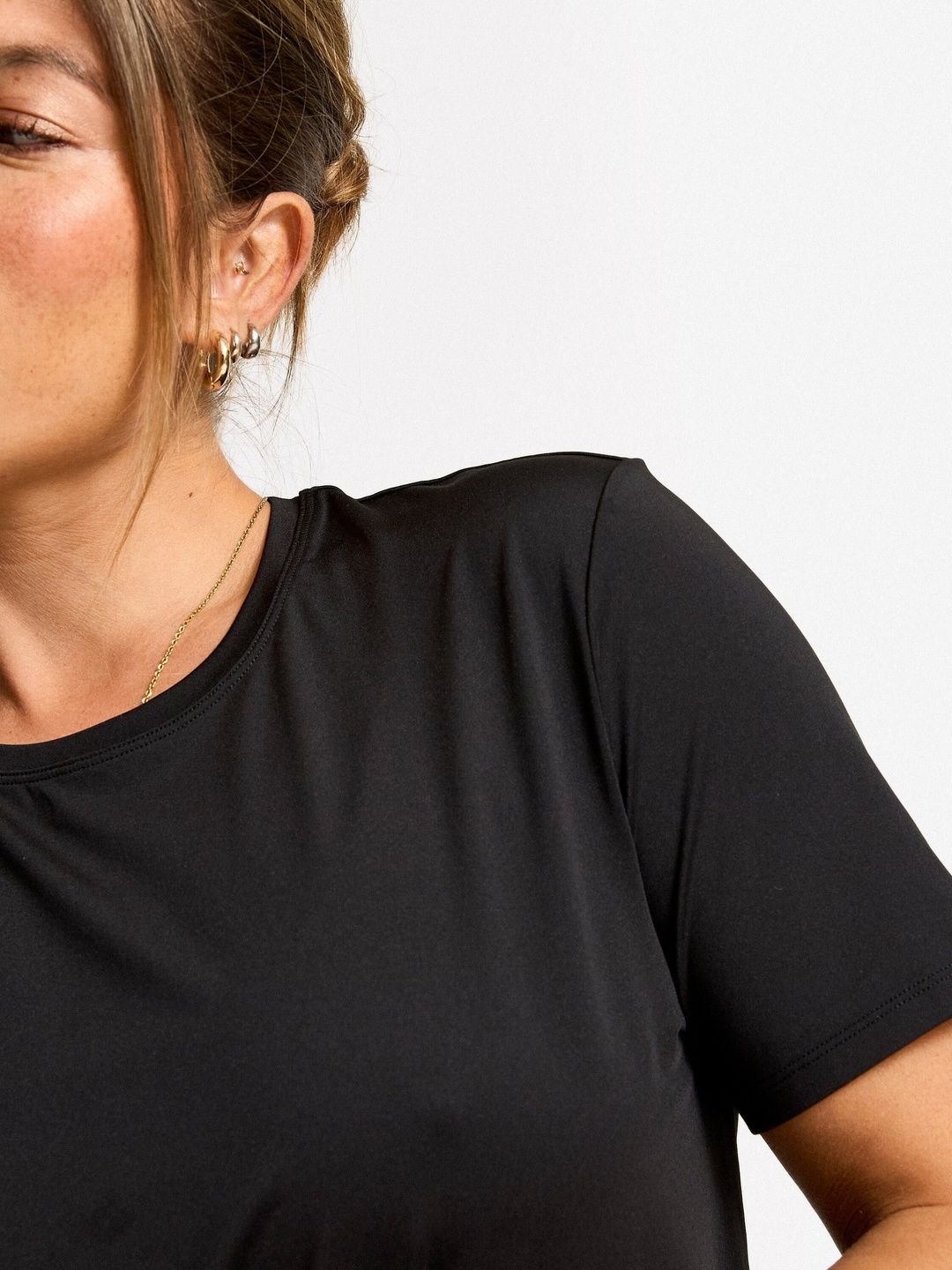 decathlon women black 100 synthe essential moisture managing t shirt