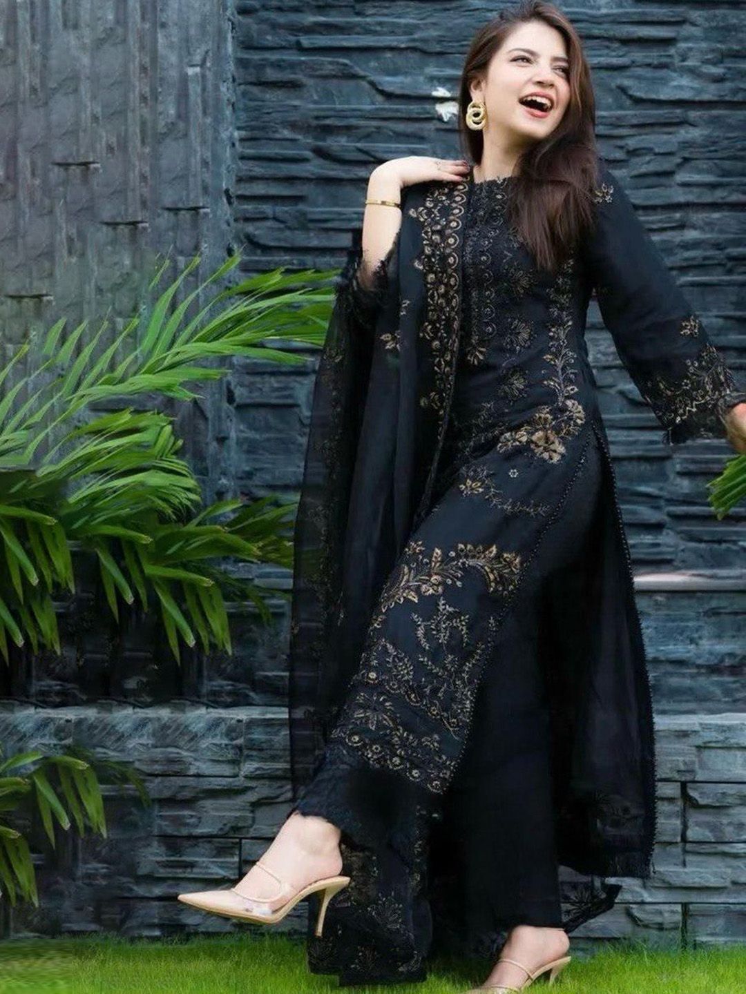 bruhani ethnic motifs embroidered georgette kurta with trousers & dupatta bruhani ethnic motifs embroidered georgette kurta with trousers & dupatta