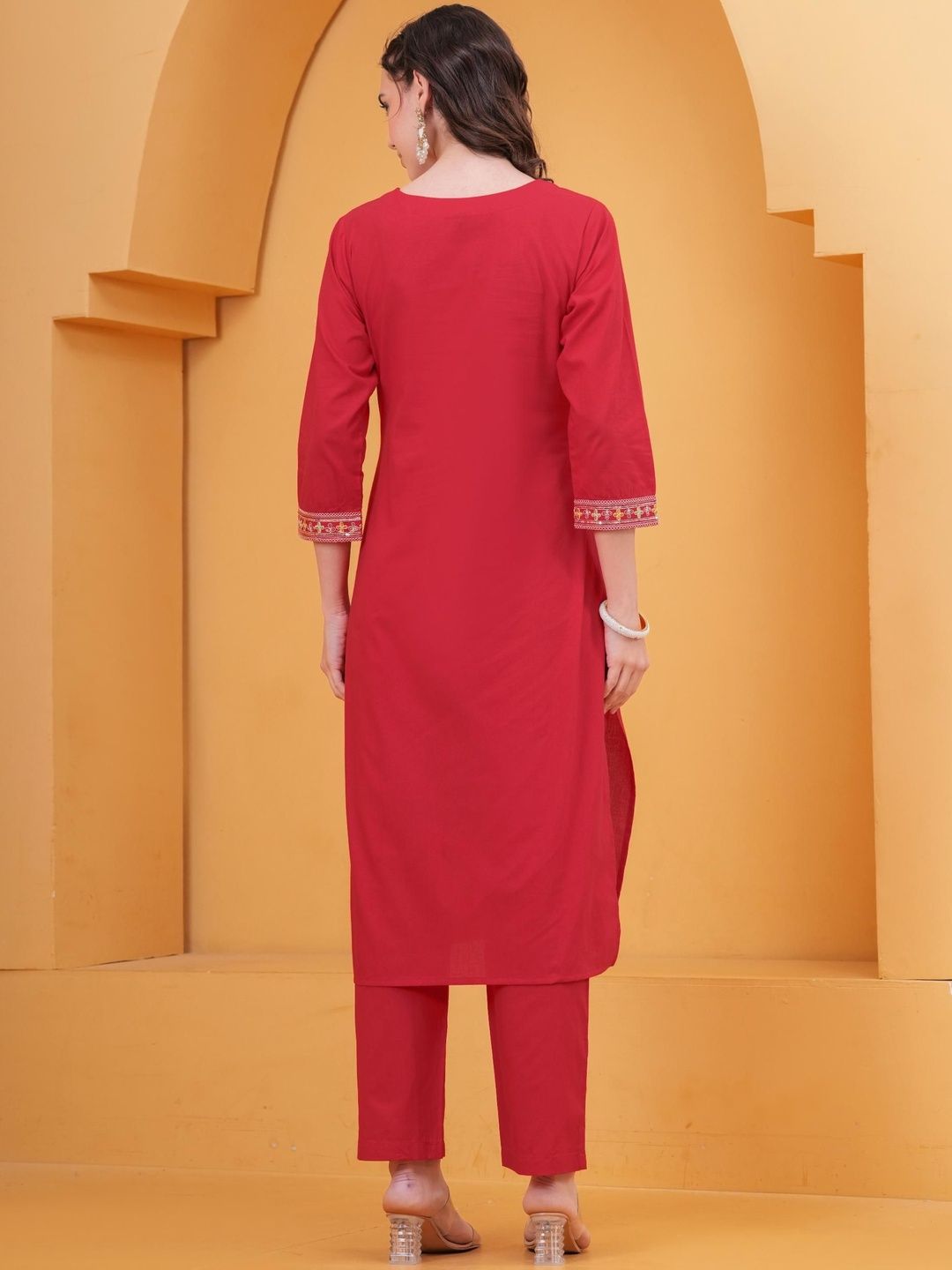 pingaksh women ethnic motifs embroidered regular thread work pure cotton kurta with trousers & with dupatta pingaksh women ethnic motifs embroidered regular thread work pure cotton kurta with trousers & with dupatta