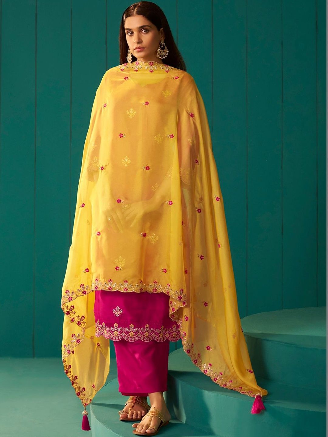 dresoul women ethnic motifs embroidered regular thread work kurta with trousers & with dupatta dresoul women ethnic motifs embroidered regular thread work kurta with trousers & with dupatta
