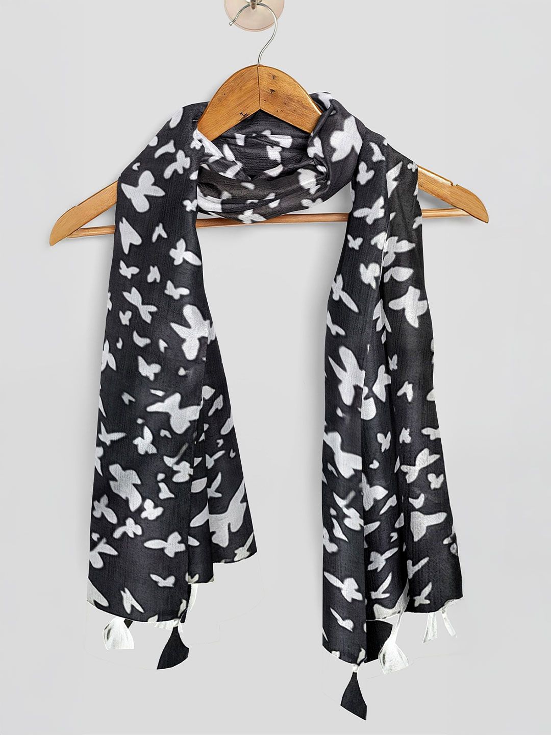 poshampaa be desi women set of 2 polka dots printed scarfs with tasselled border poshampaa be desi women set of 2 polka dots printed scarfs with tasselled border