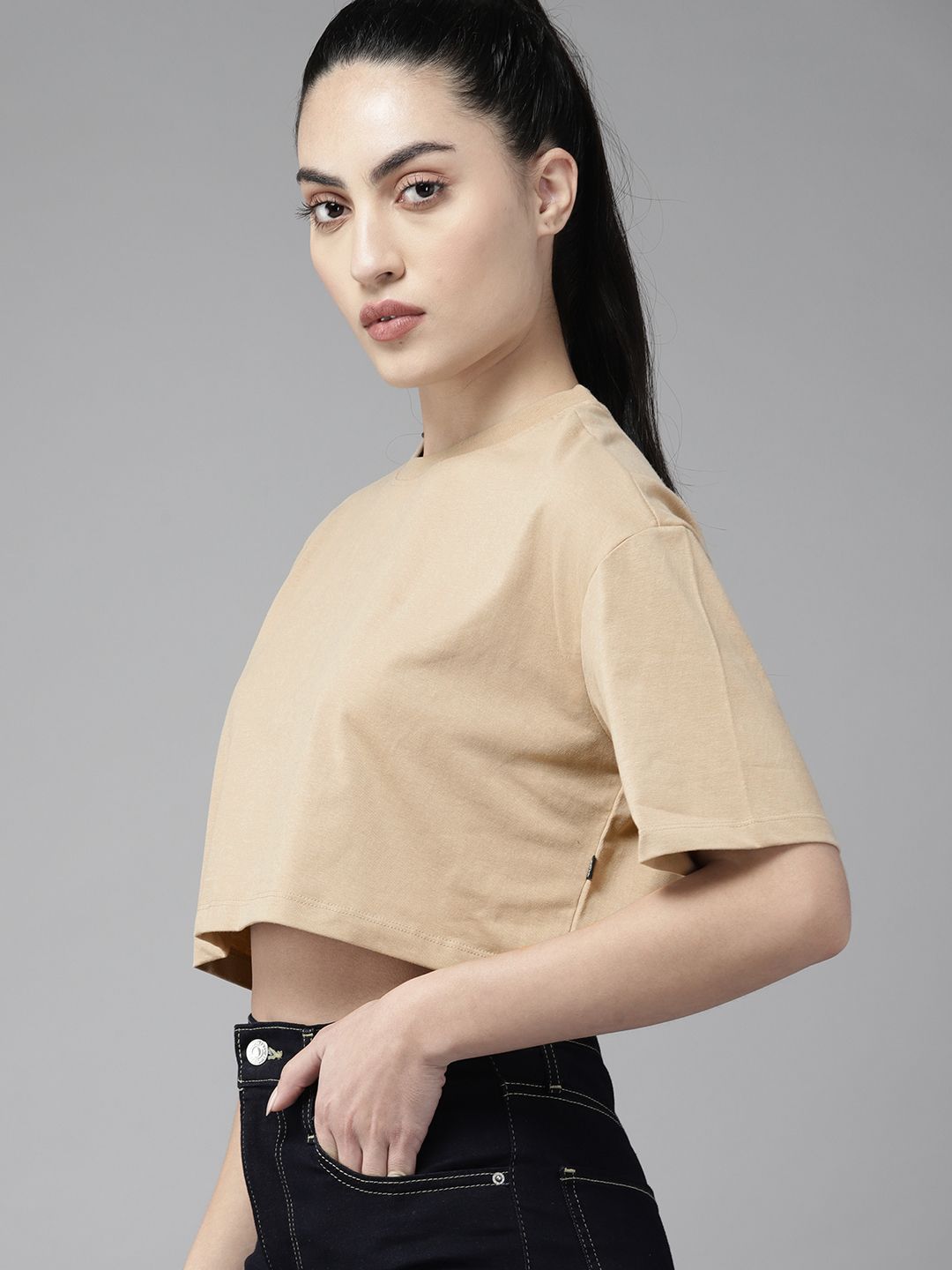 the roadster lifestyle co. drop shoulder sleeves pure cotton boxy super crop t shirt