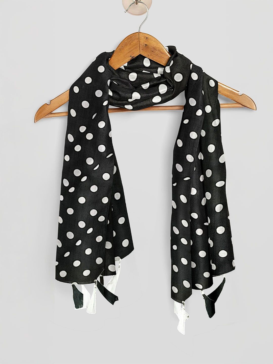poshampaa be desi women set of 2 polka dots printed scarfs with tasselled border poshampaa be desi women set of 2 polka dots printed scarfs with tasselled border