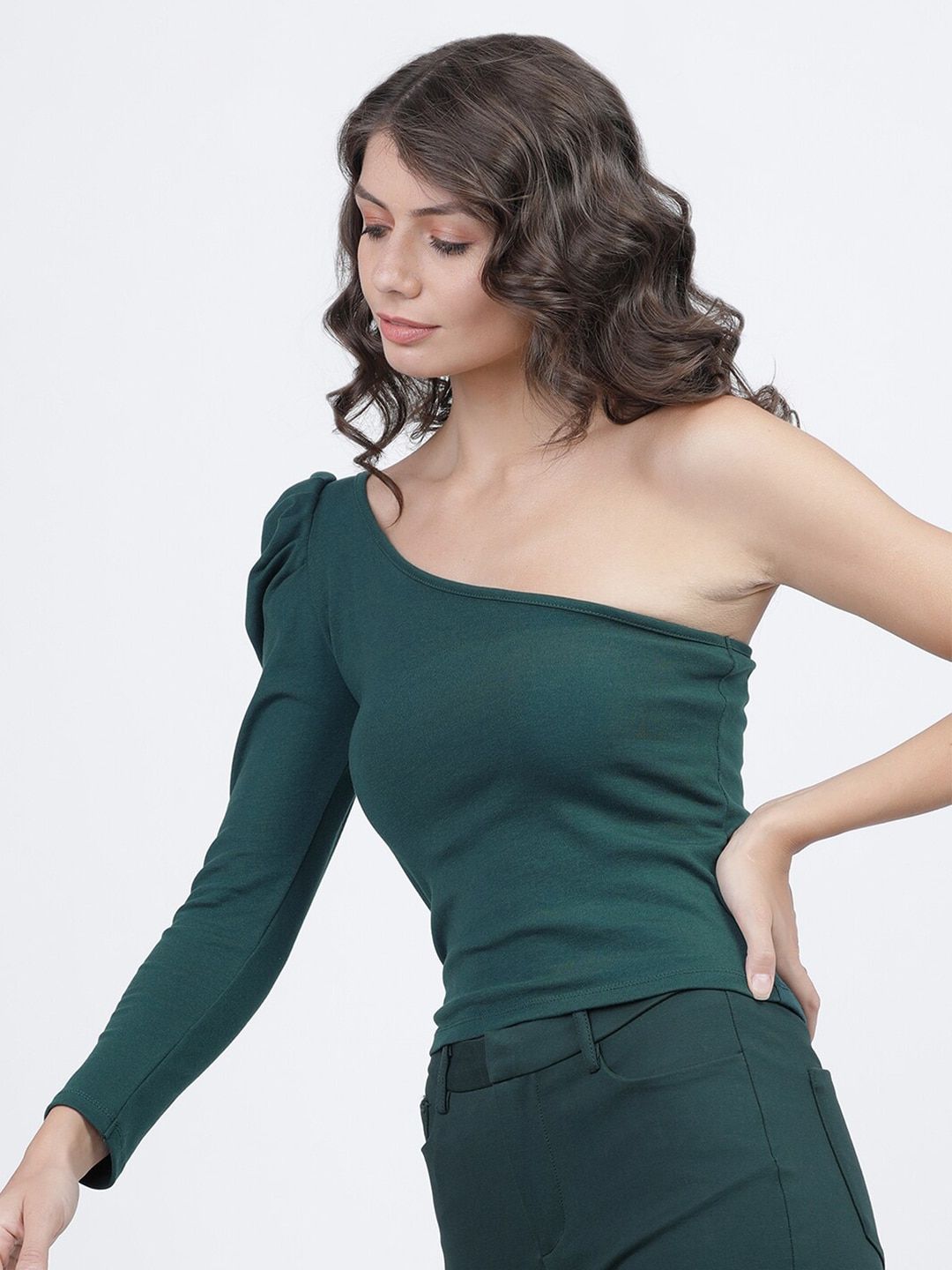 tokyo talkies women green colourblocked v neck slim fit t shirt