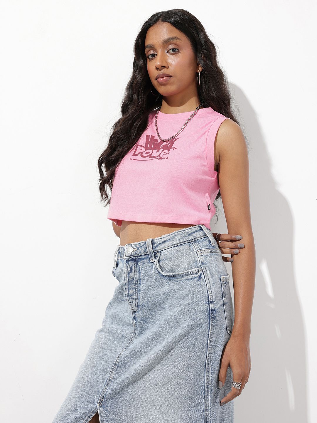 the roadster life co. typography printed slim fit crop t shirt